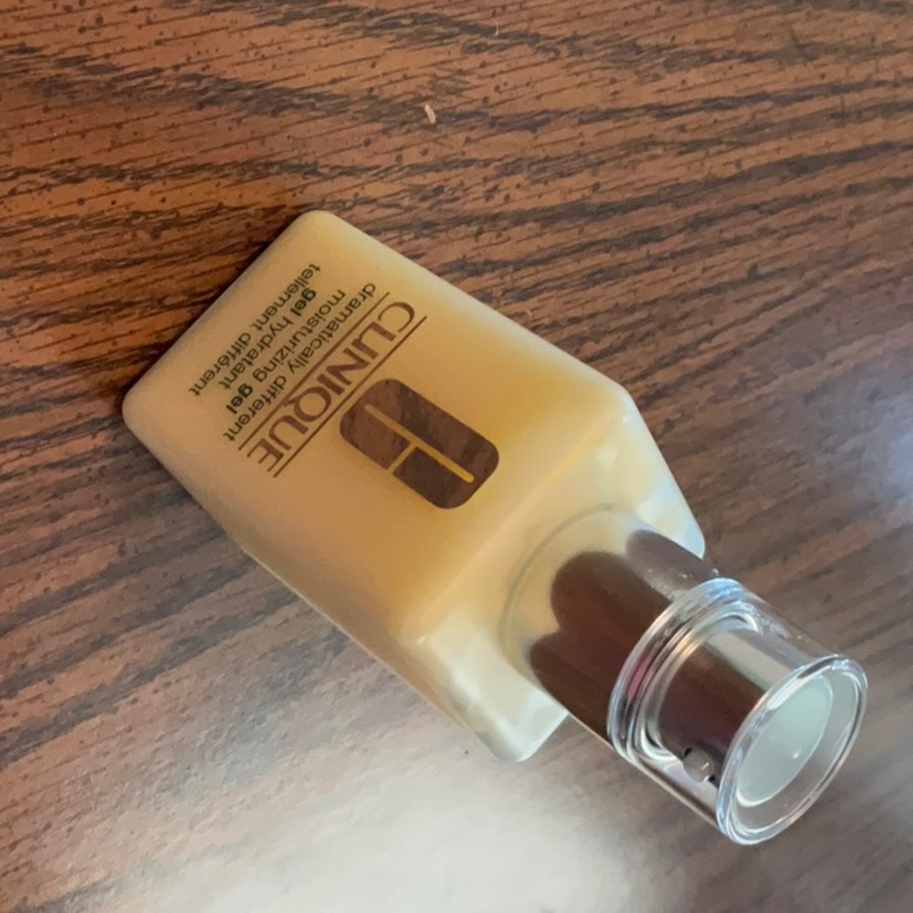 Clinique Hydrating Lotion in Cream Hue